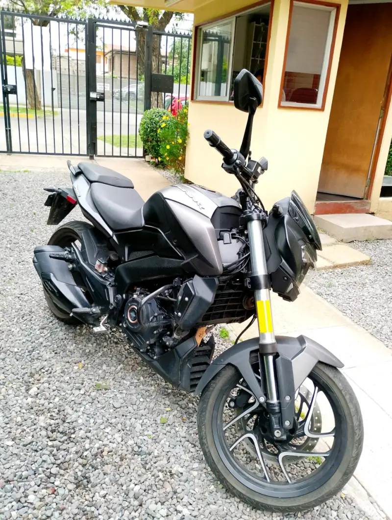 Moto deportiva Bajaj Dominar 400 en excelente estado - 5