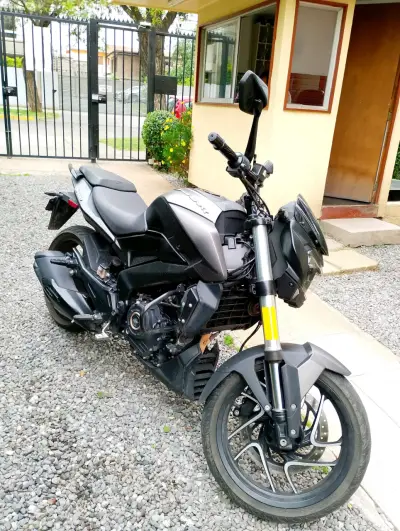 Moto deportiva Bajaj Dominar 400 en excelente estado - miniatura 5
