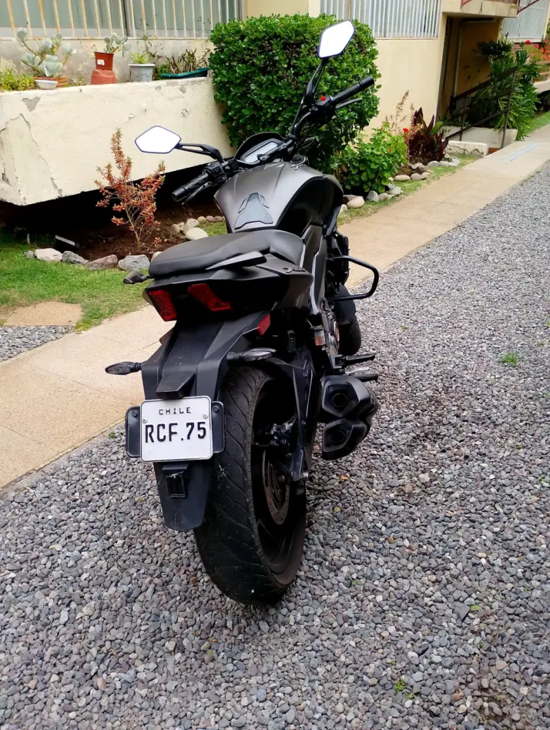 Moto deportiva Bajaj Dominar 400 en excelente estado - 6