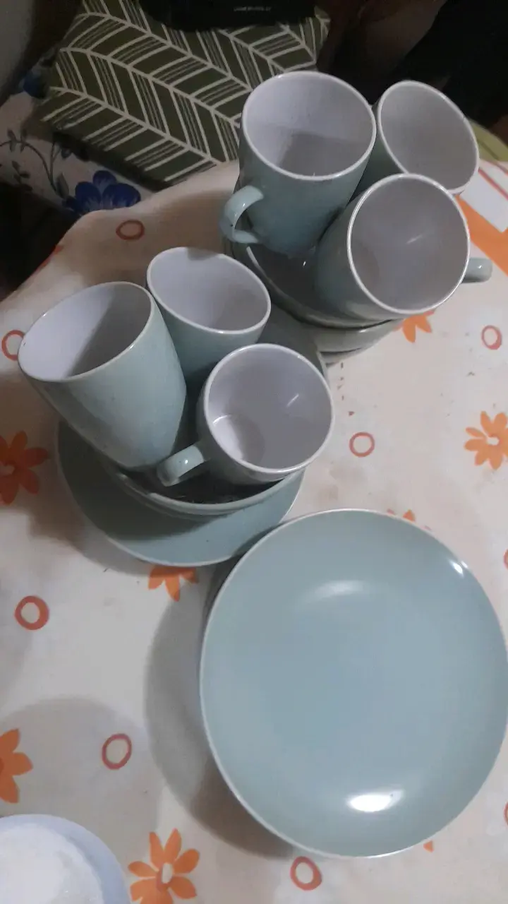 Juego de tazas y platos de cerámica menta y blanco - 2