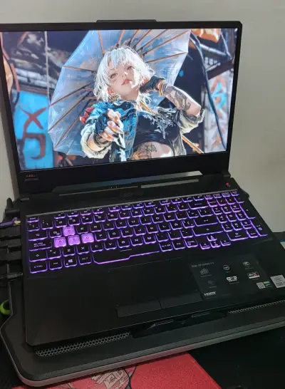 Laptop ASUS TUF Gaming F15 con Mouse - miniatura 1