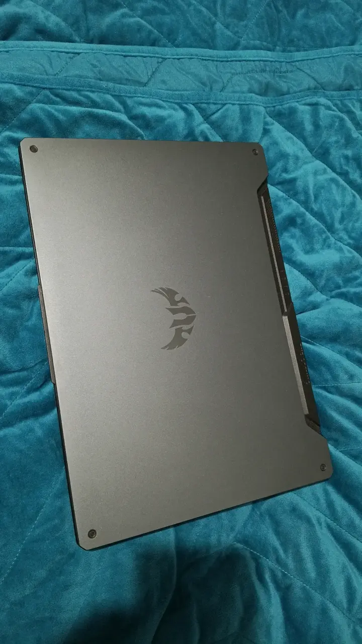 Laptop ASUS TUF Gaming F15 con Mouse - 3