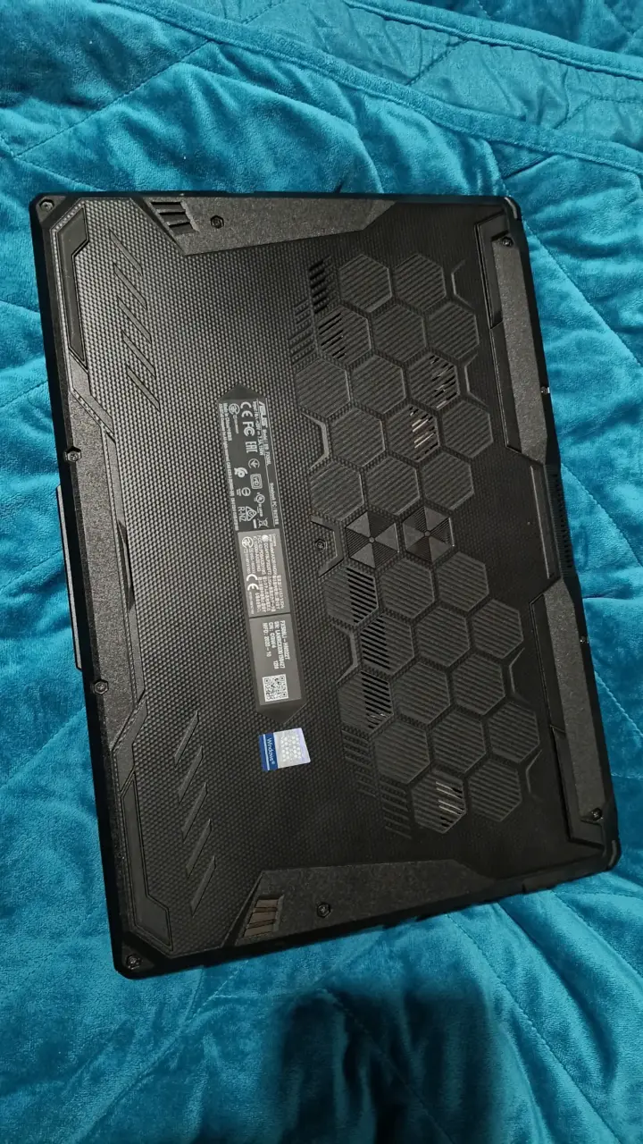 Laptop ASUS TUF Gaming F15 con Mouse - 4