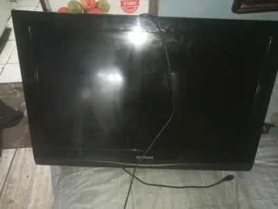 Televisor Samsung modelo LN32C360JXZS 32 pulgadas - miniatura 3