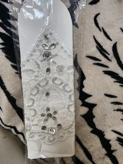 Liguero de encaje blanco con pedrería - miniatura 1