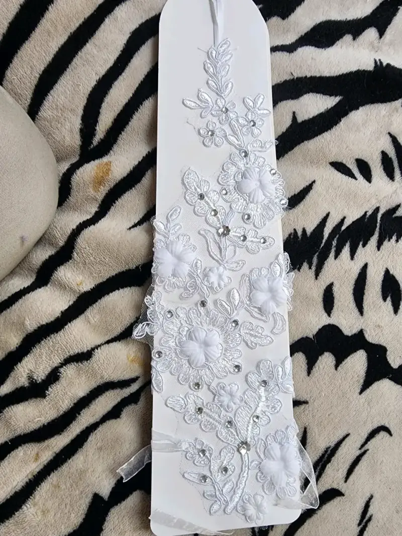 Liguero de encaje blanco con pedrería - 2