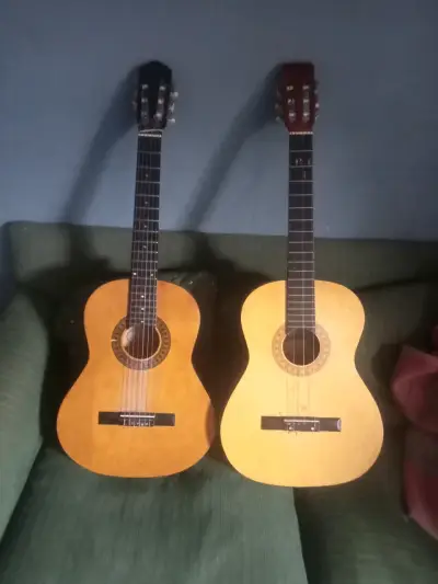 Guitarras acústicas clásicas en buen estado - miniatura 2