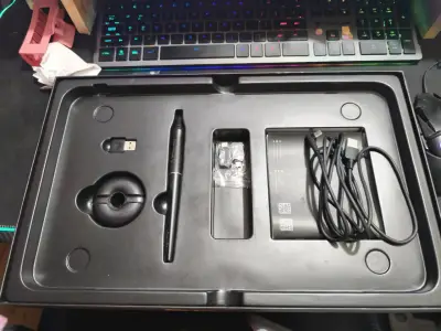 Tableta gráfica Huion con botones de acceso rápido - miniatura 2