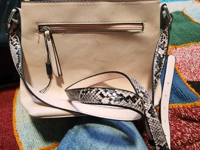 Cartera Amphora beige con correa estampada - miniatura 1