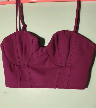 Top corto morado con tirantes ajustables - miniatura 1