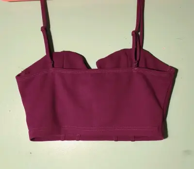 Top corto morado con tirantes ajustables - miniatura 2