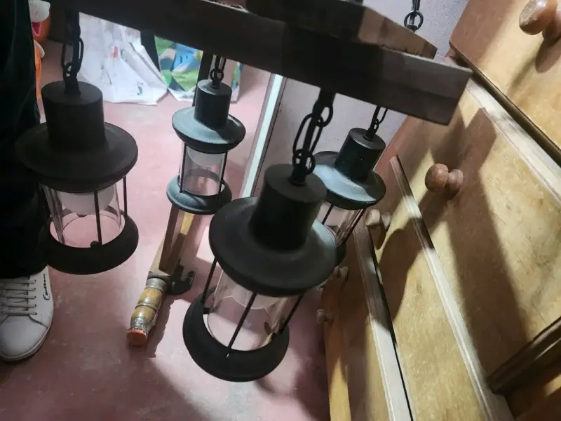 Lámpara colgante rústica de madera y metal - 3