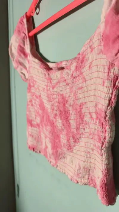Top corto tie-dye rosa estilo bohemio - miniatura 3