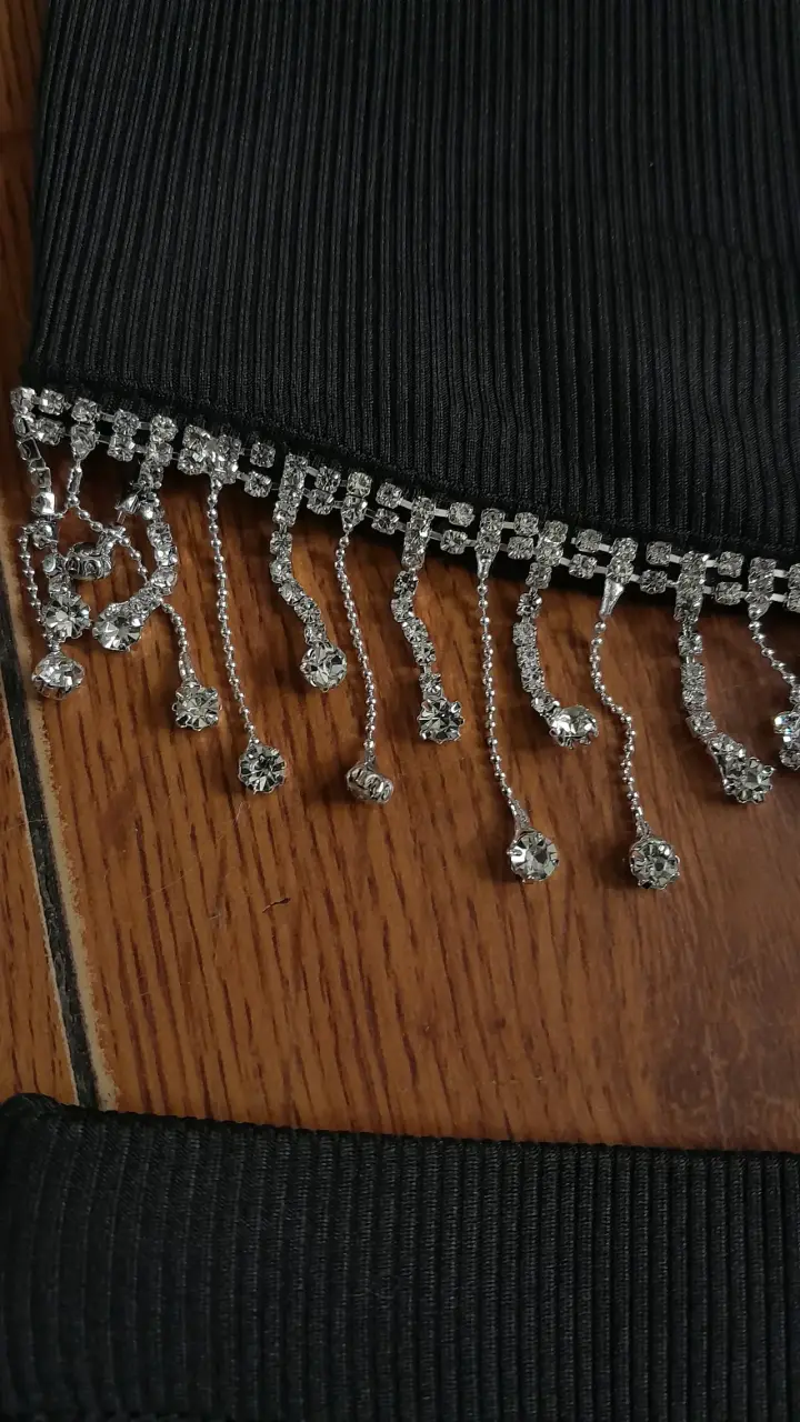 Conjunto de Top y Falda Negra con Flecos - 2