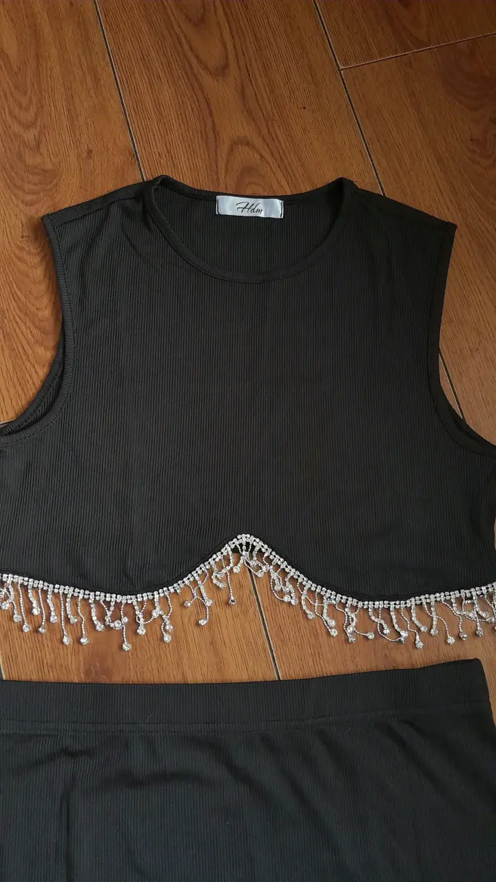 Conjunto de Top y Falda Negra con Flecos - 3