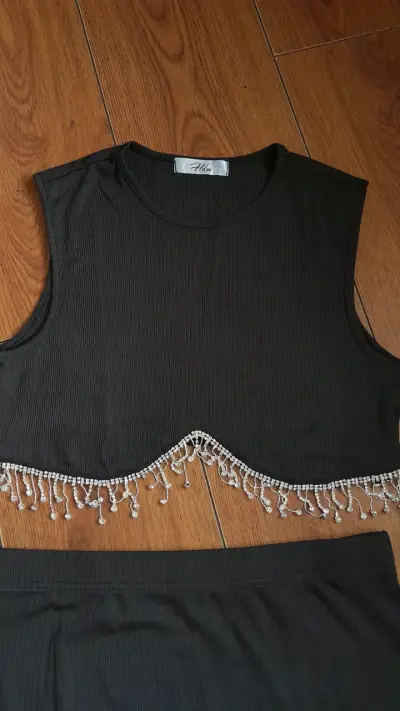 Conjunto de Top y Falda Negra con Flecos - miniatura 3