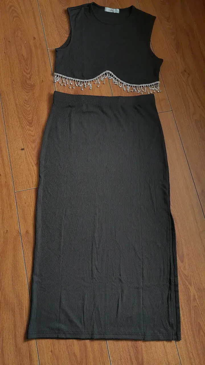 Conjunto de Top y Falda Negra con Flecos - 4