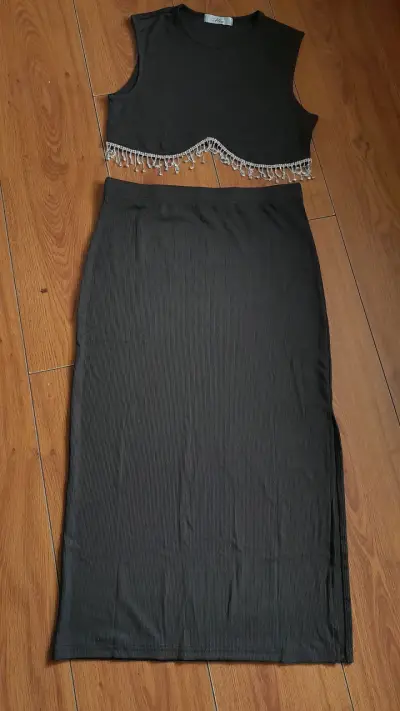 Conjunto de Top y Falda Negra con Flecos - miniatura 4