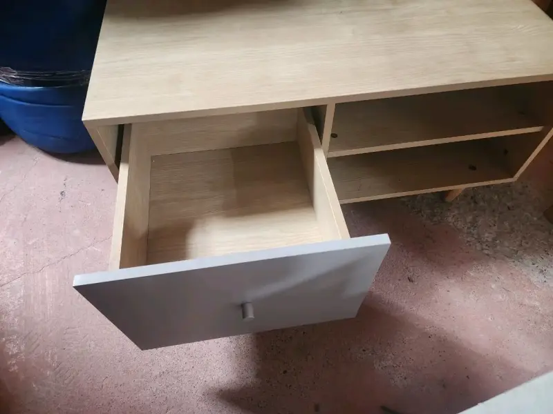 Mesa de centro con cajón y estantes - 2