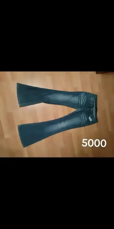 Jeans acampanados de mezclilla azul - miniatura 1