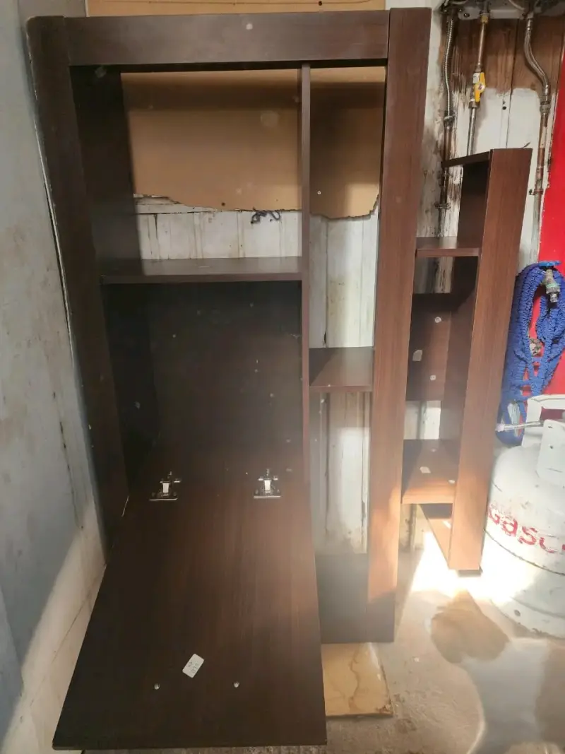 Mueble organizador de madera oscuro