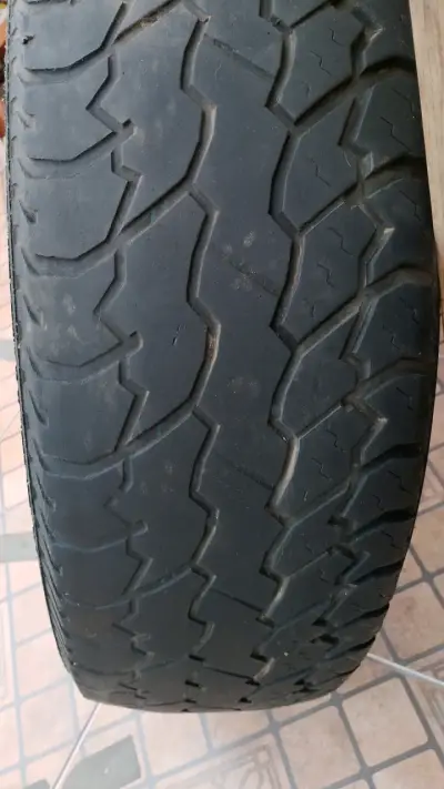 Neumático Mirage All Terrain 245/75R16 usado - miniatura 1