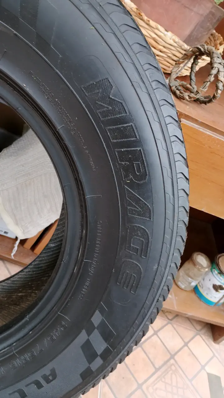 Neumático Mirage All Terrain 245/75R16 usado - 3