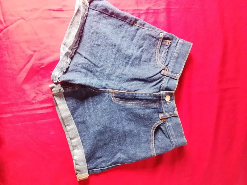 Shorts de mezclilla azul Weekday para mujer - 1