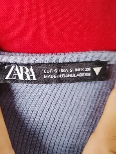 Top manga larga gris Zara con ajuste - miniatura 2