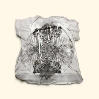 Polera estampada con diseño de leopardo - miniatura 2
