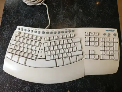 Teclado ergonómico Microsoft con cable USB - miniatura 1