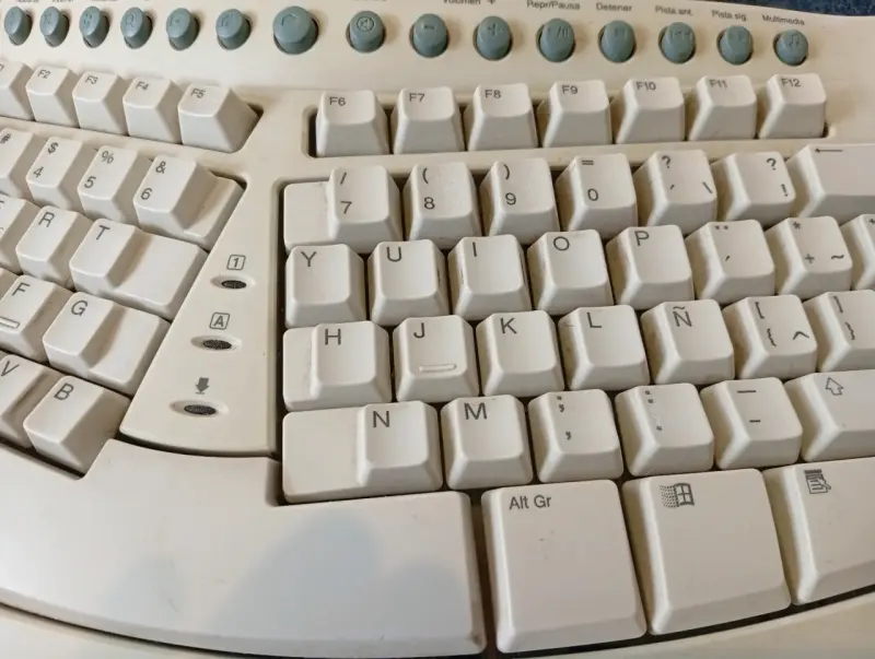 Teclado ergonómico Microsoft con cable USB - 2