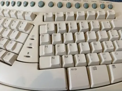 Teclado ergonómico Microsoft con cable USB - miniatura 2