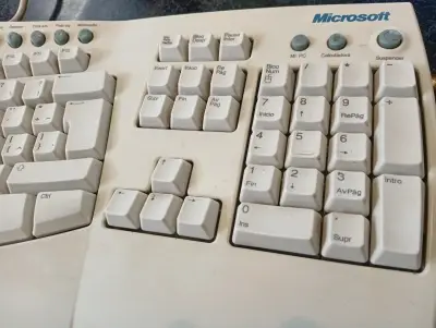 Teclado ergonómico Microsoft con cable USB - miniatura 3