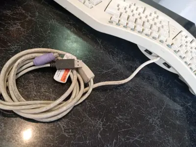 Teclado ergonómico Microsoft con cable USB - miniatura 5