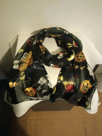 Bufanda de Halloween con diseño de calabazas y fantasmas - miniatura 5