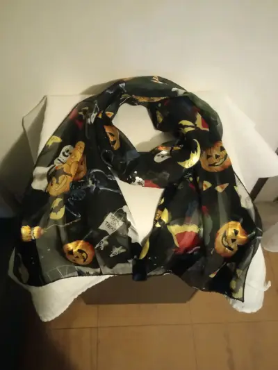 Bufanda de Halloween con diseño de calabazas y fantasmas - miniatura 6