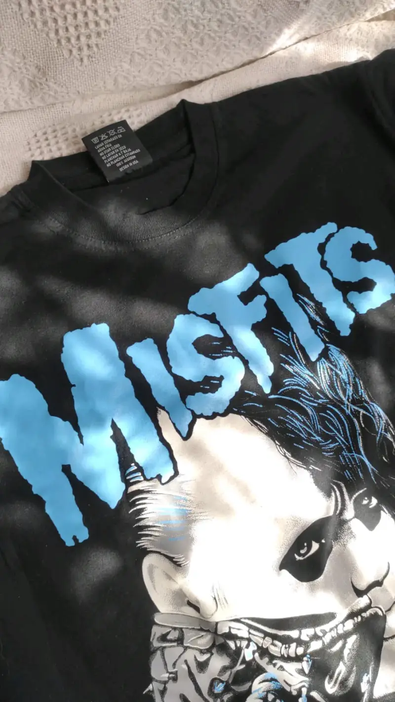 Polera Misfits Negra - 2