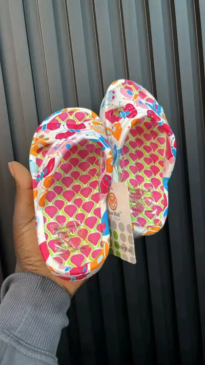 Sandalias de verano para niñas con diseño colorido - miniatura 1