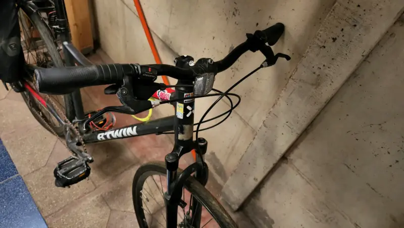 Bicicleta Btwin con accesorios y alforja - 2