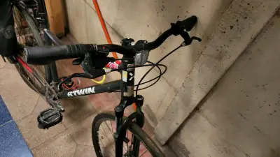 Bicicleta Btwin con accesorios y alforja - miniatura 2