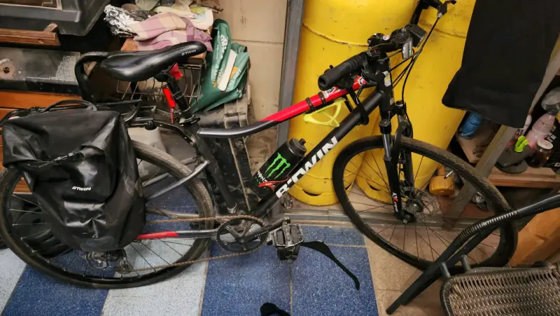 Bicicleta Btwin con accesorios y alforja - 3