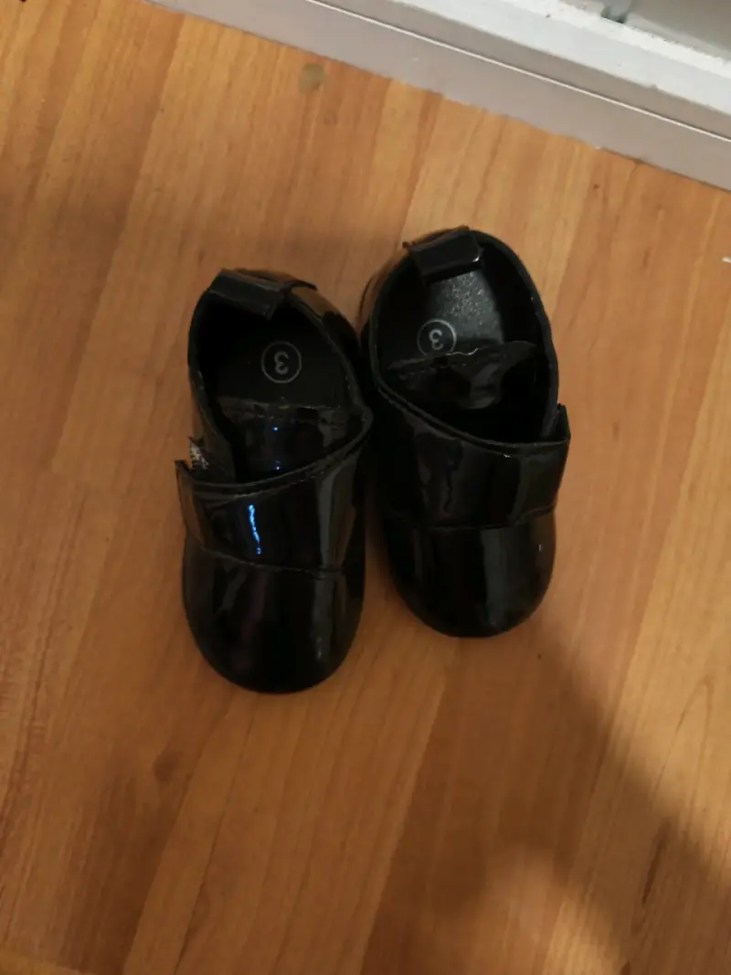 Zapatos de charol negros para niños talla 3 - 4