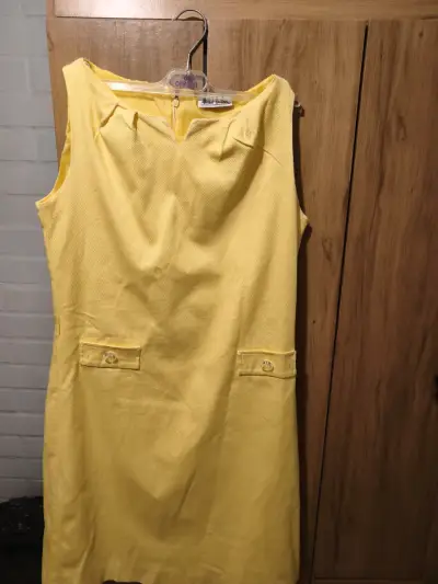 Vestido amarillo sin mangas Michel Bustos talla 44 - miniatura 2