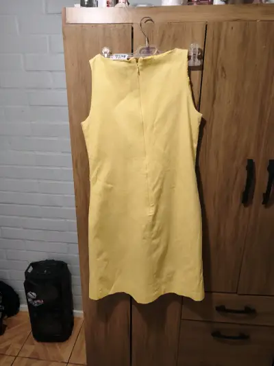 Vestido amarillo sin mangas Michel Bustos talla 44 - miniatura 3