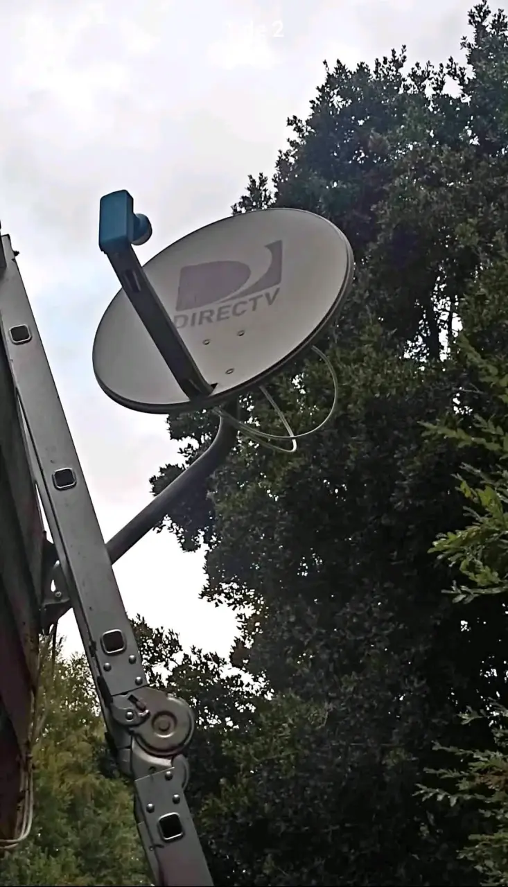 Antena parabólica DirecTV con instalación y reparación - 2
