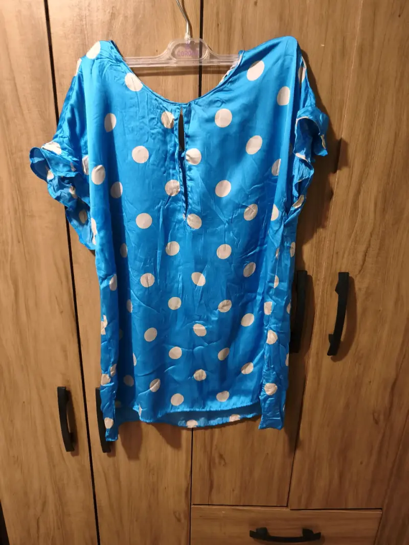 Blusa azul con lunares blancos - 4