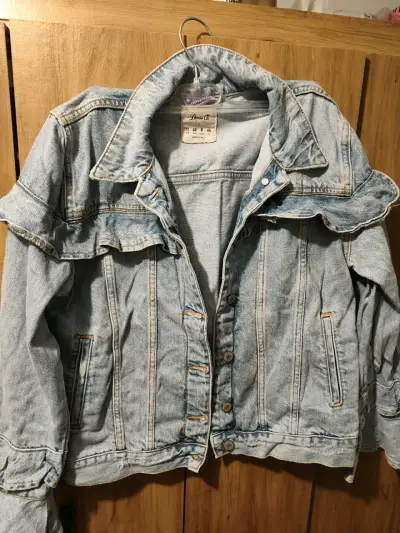 Chaqueta de mezclilla Denim Co. con volantes - miniatura 2