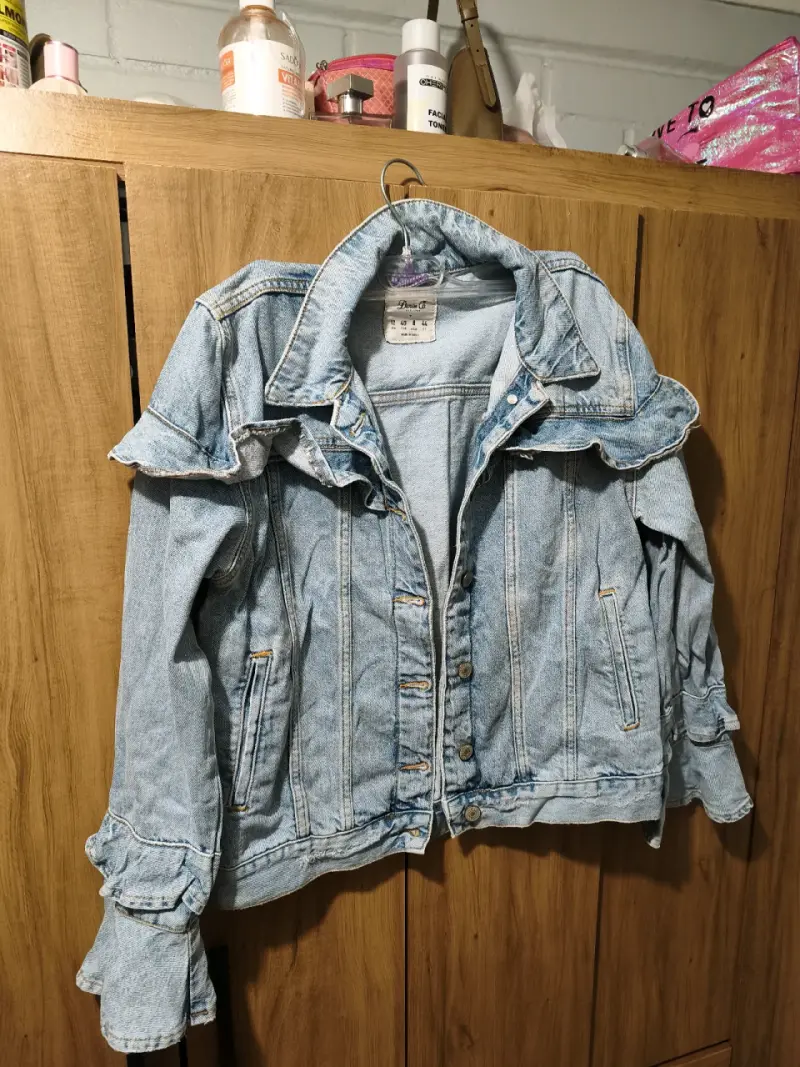Chaqueta de mezclilla Denim Co. con volantes - 3
