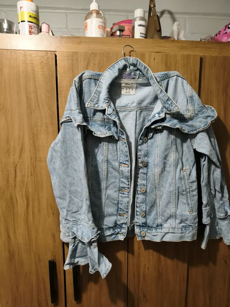 Chaqueta de mezclilla Denim Co. con volantes - 4